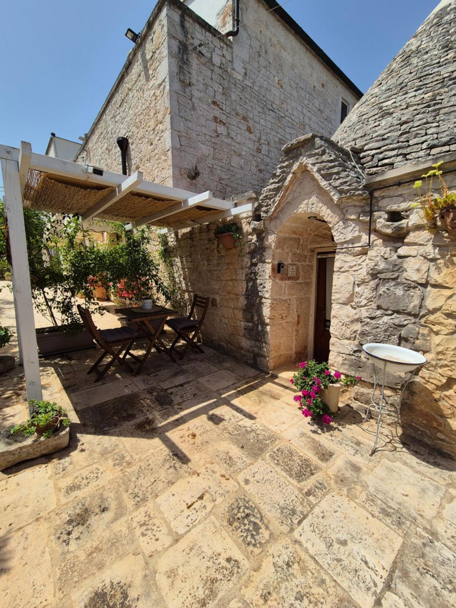 Гостевой дом Il Trullo Di Nonna Lella Кастеллана-Гротте Экстерьер фото